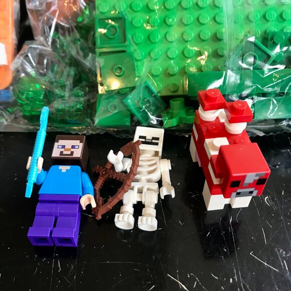 LEGO Minecraft Crafting Box (2116) Complete Used - Picture 4 of 5